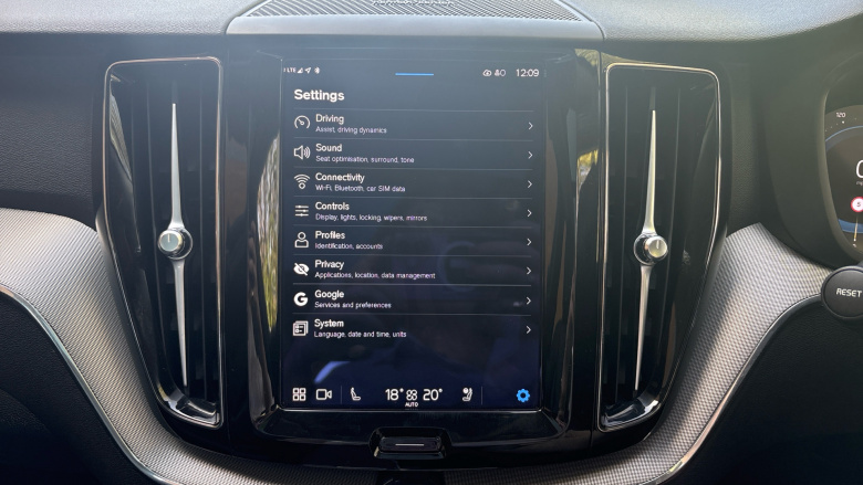 Volvo XC60 2.0 T6 [350] RC PHEV Plus Dark 5dr AWD Geartronic Estate